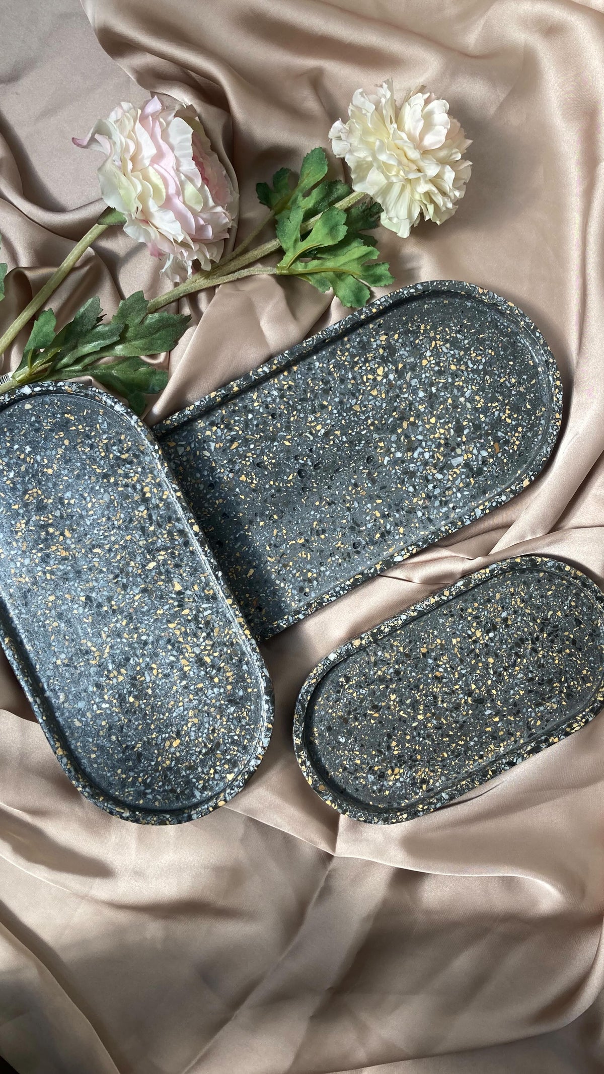 Arch and wavy trays