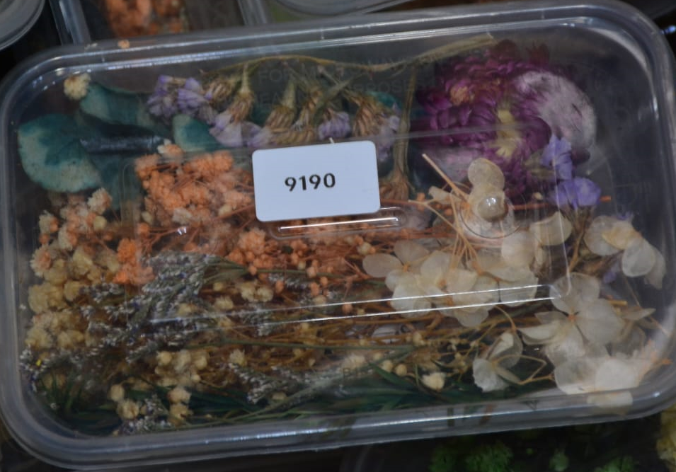 Dry flowers  1 x Box